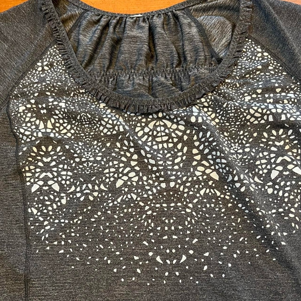 Lululemon Run Wild Reflective Short sleeve Tech Tee 10 EUC - Picture 5 of 8